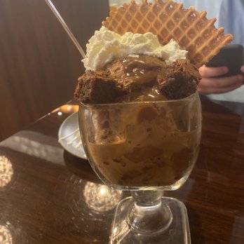 White Rabbit Dessert Experience - Wake the Fudge Up Sundae - Desserts Near Me - Orlando, Florida