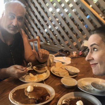 Cracker Barrel Old Country Store - our first meal INDOORS since March! (July 18 2020) - tremendous breakfast, esp the biscuits! - American Near Me - Lancaster, Pennsylvania