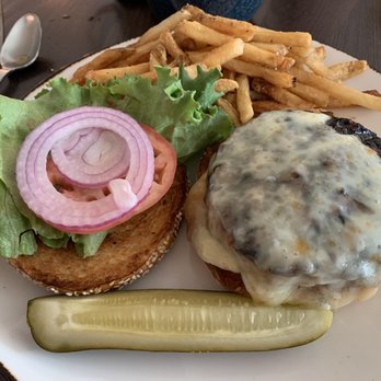 Schaumburg Public House - Burger - New American Near Me - Schaumburg, Illinois