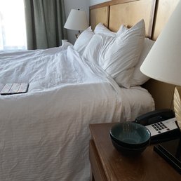 Four nice pillows and nautilus lamp base Four nice pillows and nautilus lamp base