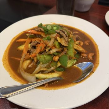 Baitong Thai & Sushi Restaurant - Cashew nut with beef - Thai Near Me - St Augustine, Florida