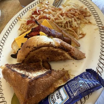 Waffle House - Egg sandwich with hashbrowns - Diners Near Me - Sulphur, Louisiana Waffle House - Egg sandwich with hashbrowns - Diners Near Me - Sulphur, Louisiana