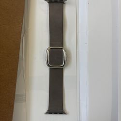 Diamond Wireless - Modern Buckle Apple Watch band I purchased from Diamond Wireless.