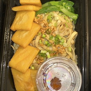 BURMA O' CLOCK - Garlic Noodle (Chicken or Tofu) with tofu - Burmese Near Me - Wheaton, Illinois BURMA O' CLOCK - Garlic Noodle (Chicken or Tofu) with tofu - Burmese Near Me - Wheaton, Illinois