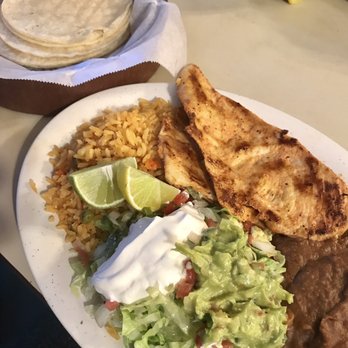 Tacos La Balita - Chicken with salad and corn tortillas. - Mexican Near Me - Houston, Texas