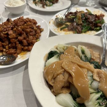 Oak Tree Inn - Our party of four devoured the food. - Chinese Near Me - South Pasadena, California Oak Tree Inn - Our party of four devoured the food. - Chinese Near Me - South Pasadena, California