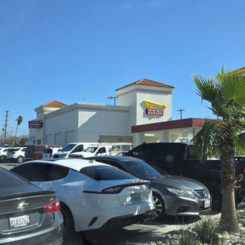 In-N-Out Burger - Drive thru - Burgers Near Me - San Fernando, California