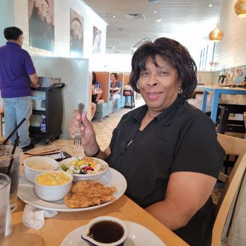 Ellen's - Chicken Fried Steak, Mac and cheese with salad - Breakfast & Brunch Near Me - Dallas, Texas Ellen's - Chicken Fried Steak, Mac and cheese with salad - Breakfast & Brunch Near Me - Dallas, Texas