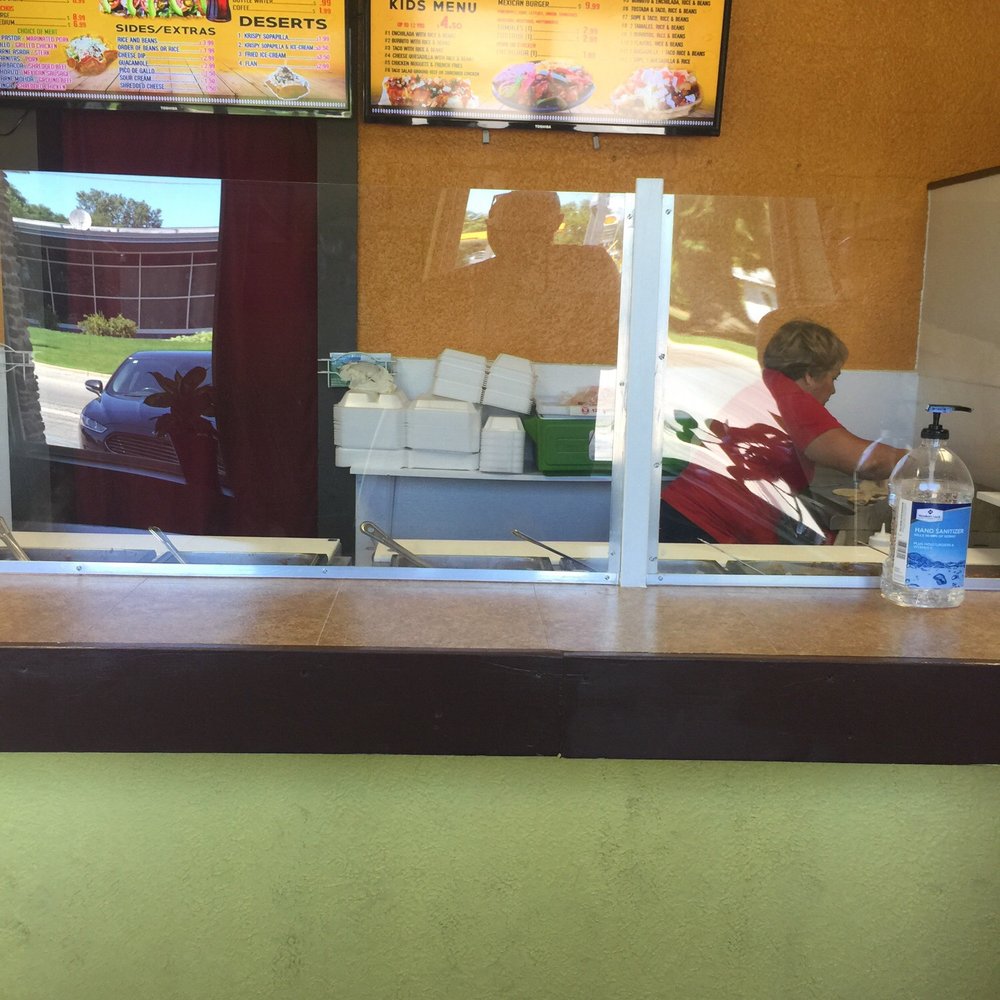 Taquiera Manriquez - a man behind the counter - Mexican Near Me - Coopersville, Michigan
