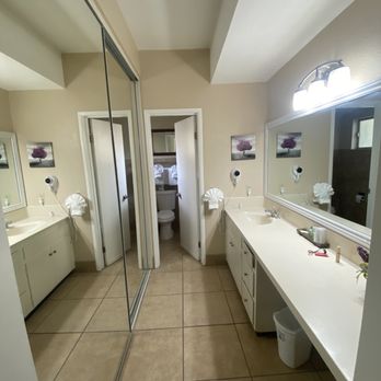 The Inn at Deep Canyon - Bathroom - Hotels Near Me - Palm Desert, California The Inn at Deep Canyon - Bathroom - Hotels Near Me - Palm Desert, California