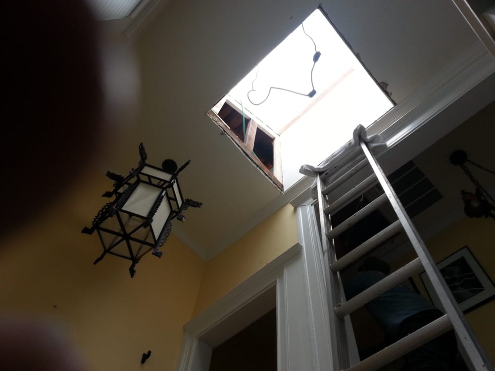 Slide of 404 The Roof