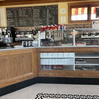 South Pier Parlor - the interior of the restaurant - Ice Cream & Frozen Yogurt Near Me - Sheboygan, Wisconsin