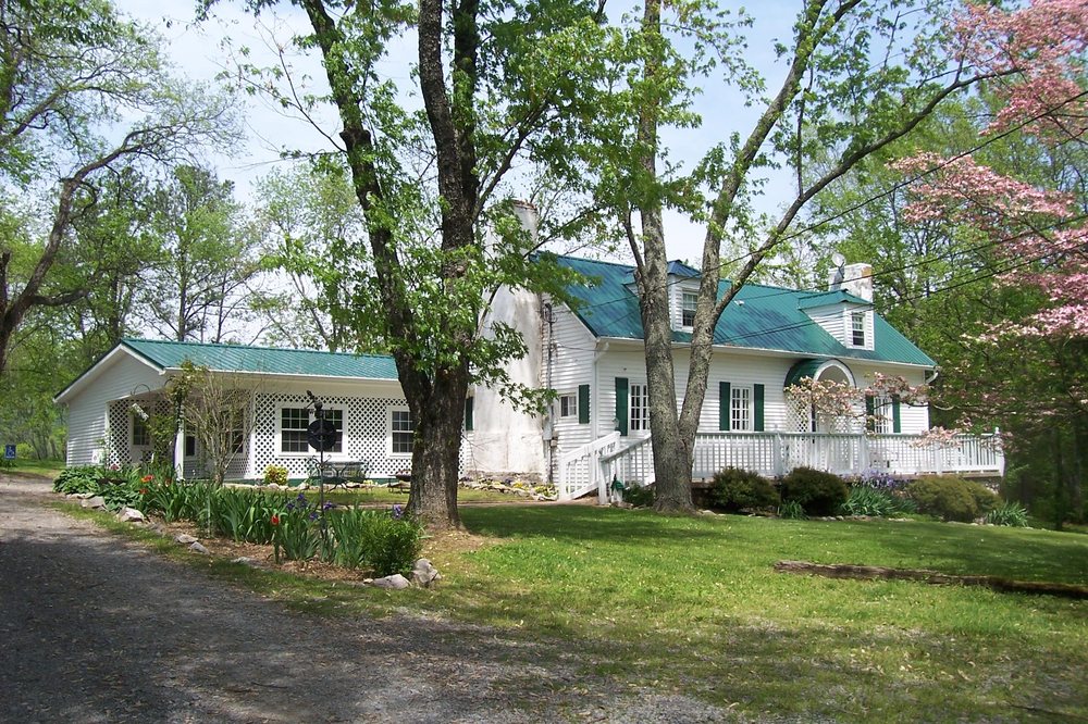 HOME PLACE B&B Updated August 2024 14 Photos 132 Church Ln