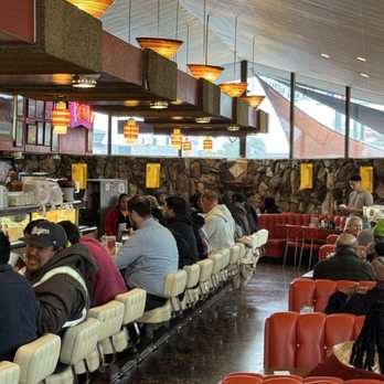 Pann's Restaurant - Interior with 50s style counter - Diners Near Me - Los Angeles, California Pann's Restaurant - Interior with 50s style counter - Diners Near Me - Los Angeles, California