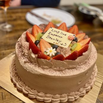 Mitten Sweets & Coffee - Ignore the minor blemishes from an awkward unboxing - the original cake was gorgeous!  And super delicious, too - Desserts Near Me - Seattle, Washington