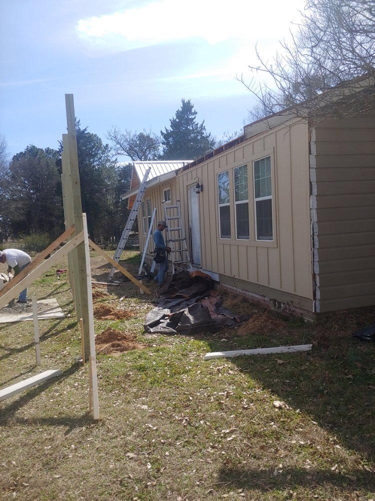 Slide of Hernandez Roofing