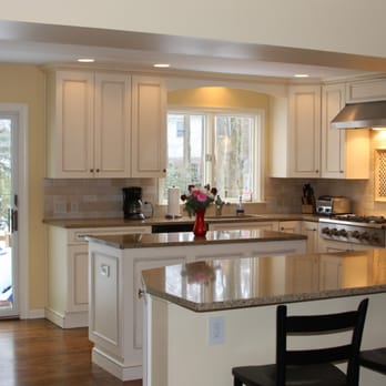 Holcomb Cabinetry - a kitchen with a center island - General Contractors Near Me - Claymont, Delaware