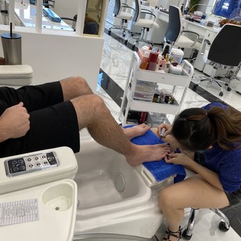 Pamper Me Nails & Spa - Nail Salons Near Me - Hesperia, California