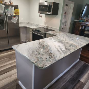 Onslow Stoneworks - Peninsula in the kitchen. - Countertop Installation Near Me - Swansboro, North Carolina Onslow Stoneworks - Peninsula in the kitchen. - Countertop Installation Near Me - Swansboro, North Carolina