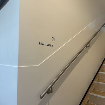 SWISS Senator Lounge - Lounges Near Me - Kloten, ZH