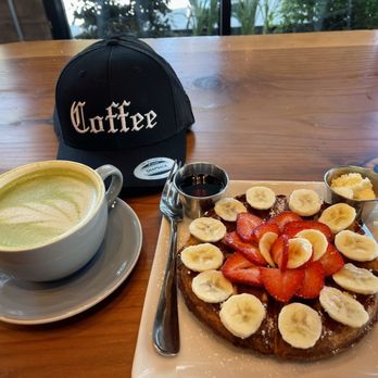 Sanaa Cafe - Gluten Free Waffle and Matcha Tea - Cafes Near Me - Oakland, California