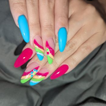 Edgy Nails & Spa - Almond shaped nails with designs - Nail Salons Near Me - Riverside, California Edgy Nails & Spa - Almond shaped nails with designs - Nail Salons Near Me - Riverside, California