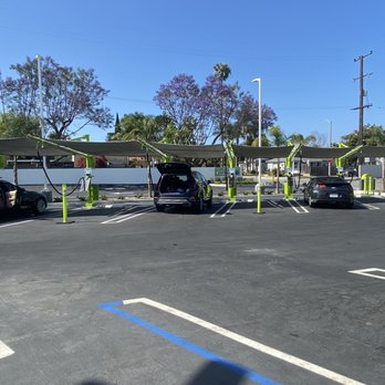 Circle Marina Speedwash - One of the vacuum areas. - Car Wash Near Me - Long Beach, California