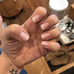 Another perfect manicure with Jenny! I used Essie "Unbiased Cut" to give my Nails a break from gel- that look !