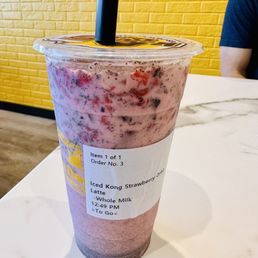 Strawberry Oreo Iced Latte
