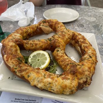 Mt. Gretna Hideaway - Crab pretzel - American Near Me - Mount Gretna, Pennsylvania