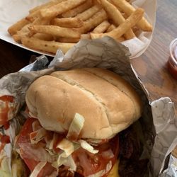 Frozen Dee-Lite Cafe Authentic Pizza - Bacon cheese burger w/ fries