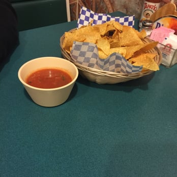 El Salvador Restaurant - Salsa and chips - Latin American Near Me - Milwaukee, Wisconsin El Salvador Restaurant - Salsa and chips - Latin American Near Me - Milwaukee, Wisconsin