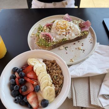 Everyday Eatery - Granola bowl and avocado toast - Cafes Near Me - Irvine, California