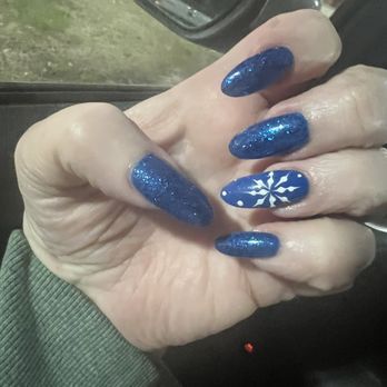 ViNa Nails - Christmas snowflakes by Miss Anne - Nail Salons Near Me - Knoxville, Tennessee ViNa Nails - Christmas snowflakes by Miss Anne - Nail Salons Near Me - Knoxville, Tennessee
