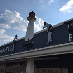 Skippers - North or South - stop here. Great pitstop. Get the fish sandwich with a side of rings. You can't steer wrong at Skippers.