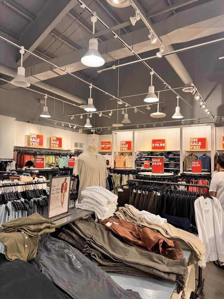 American Eagle & Aerie Outlet Logo