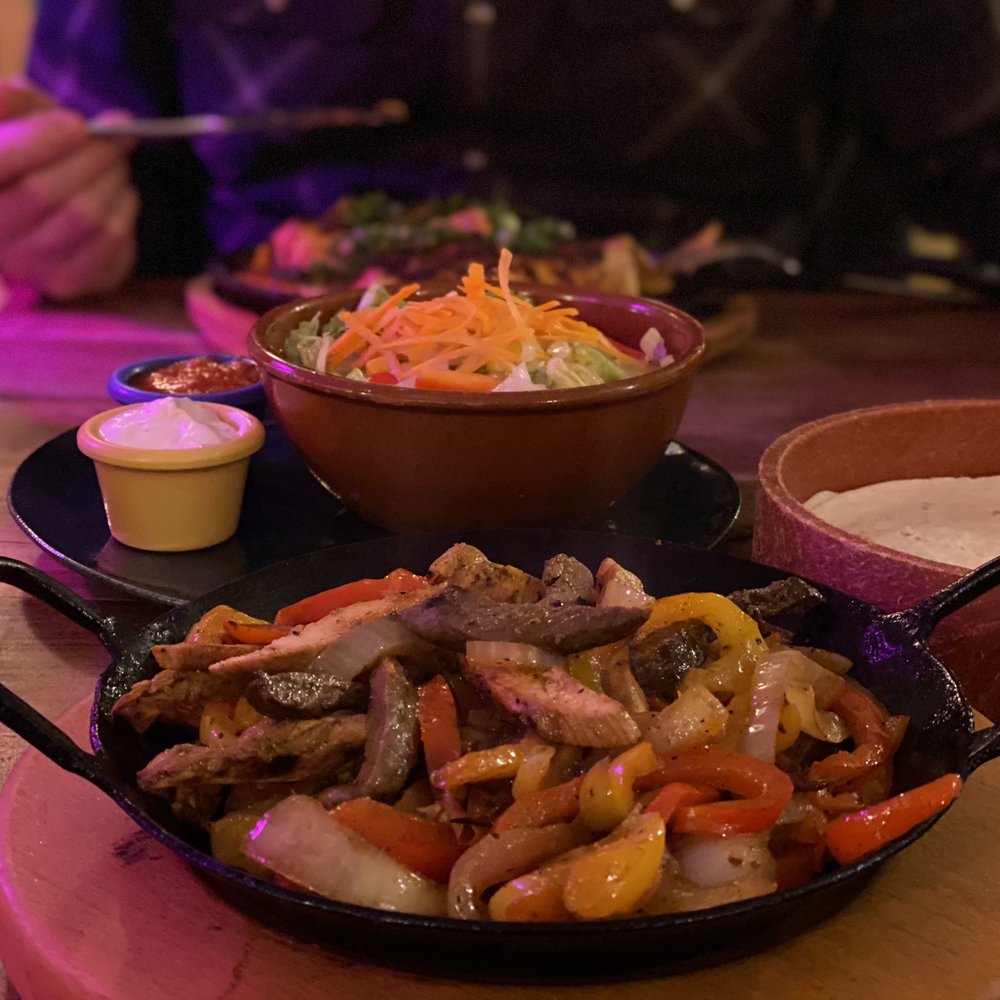 Gaststätte La Cazuela - Chicken and beef fajitas - Mexican Near Me - Idstein, HE