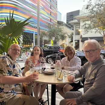 Moxies - Sidewalk seating - Lounges Near Me - Miami, Florida
