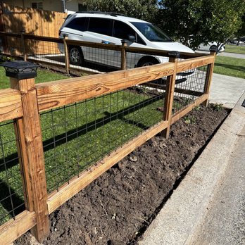 Holquin Builders - Finished hog fence - Fences & Gates Near Me