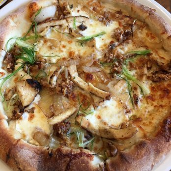 California Pizza Kitchen - Roasted garlic chicken pizza - Pizza Near Me - Schaumburg, Illinois