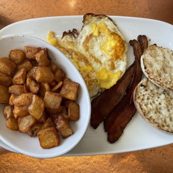 Another Broken Egg Cafe - Traditional day starter - Breakfast & Brunch Near Me - Clearwater Beach, Florida