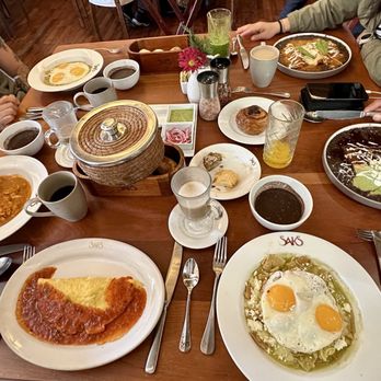 Saks - Breakfast & Brunch Near Me - México, D.F., DIF Saks - Breakfast & Brunch Near Me - México, D.F., DIF