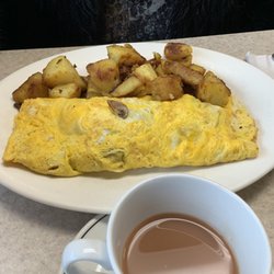Eli's Trackside - Omelette with home fries