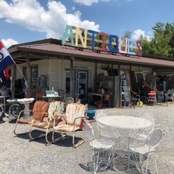 The Back Porch - Clean and wide assortment of vintage merchandise.