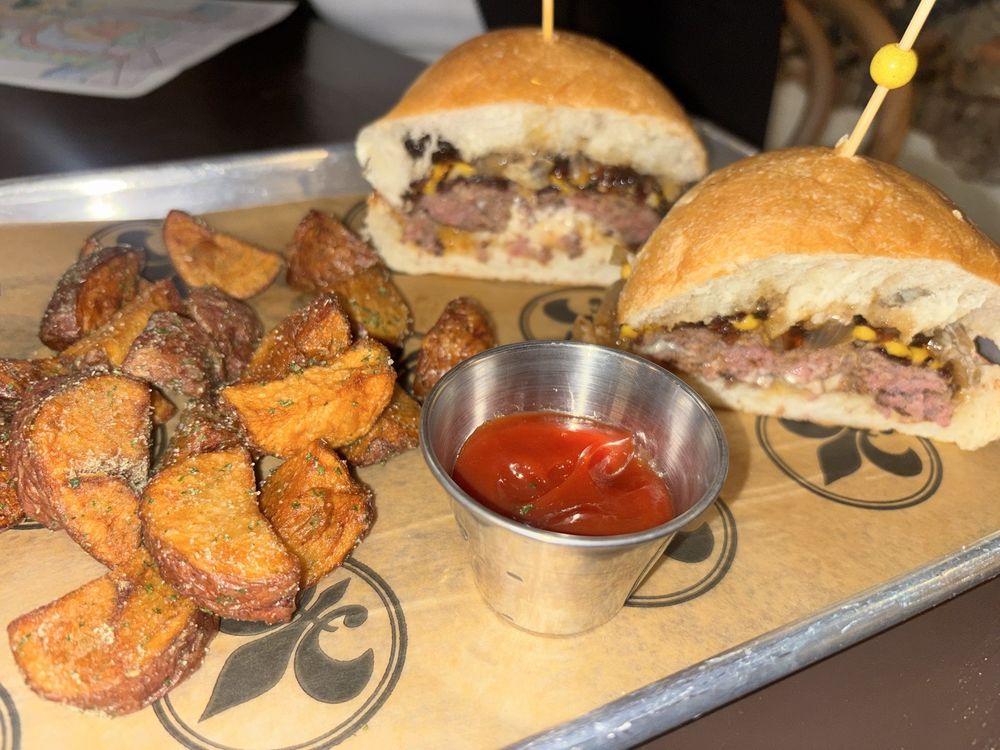 Bambino’s Burgers Logo