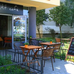 Le Petit Cafe