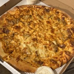 Pepp's Pizzeria - Nashville hot brisket mac n cheese pizza.