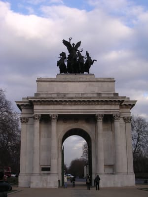 Wellington Arch by null