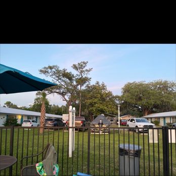 Kings Bay Lodge - Hotels Near Me - Crystal River, Florida