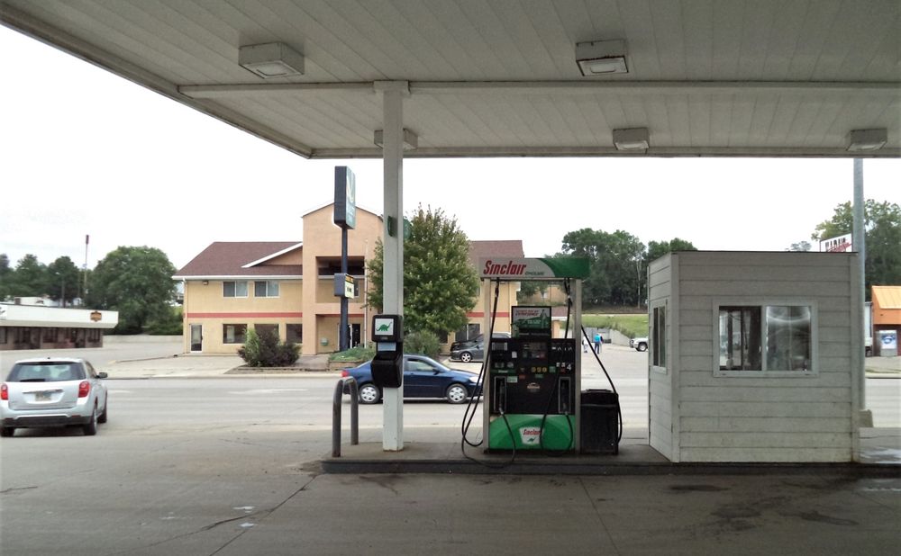 DON’S SINCLAIR Updated August 2024 401 W Sioux Ave, Pierre, South Dakota Gas Stations